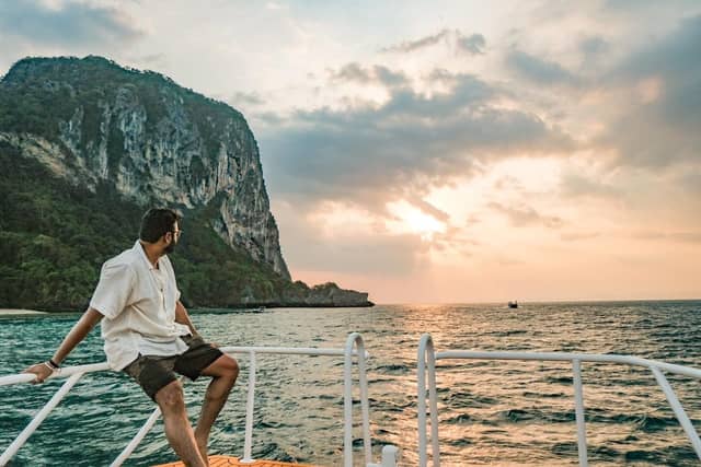 Krabi: Phi Phi & 4 Islands Sunset Tour on a Premium Speed Catamaran